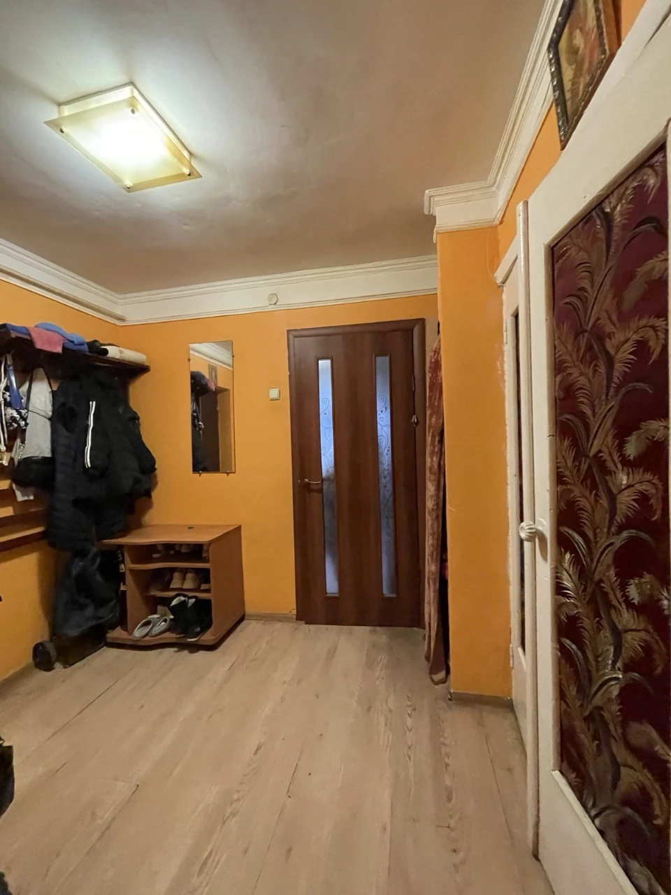 Продам 3 кім  центр Короленка - можна під комерцію