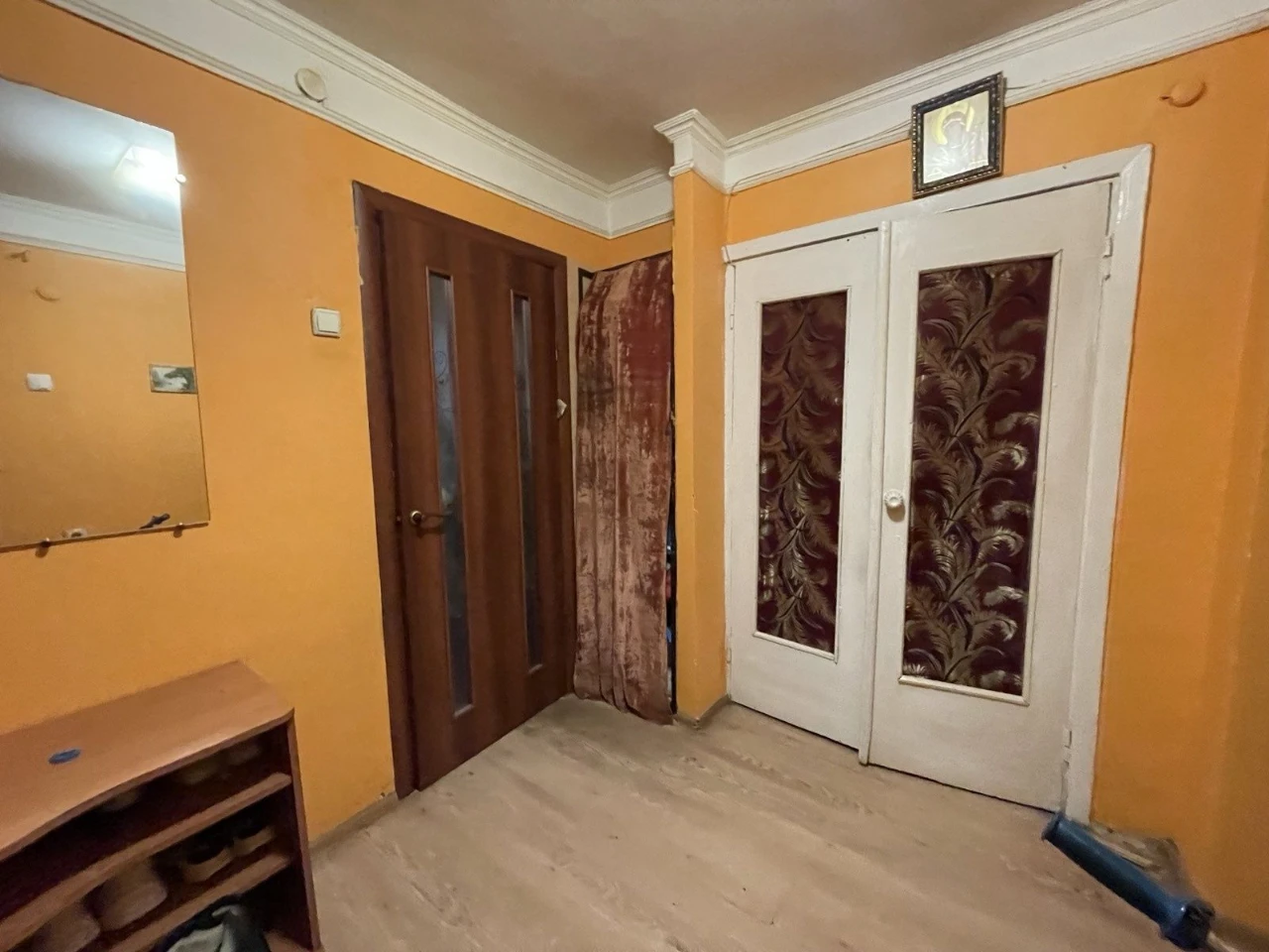 Продам 3 кім  центр Короленка - можна під комерцію