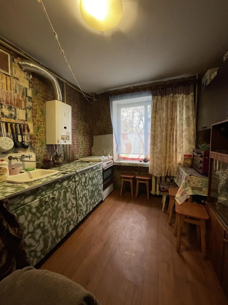 Продам 3 кім  центр Короленка - можна під комерцію