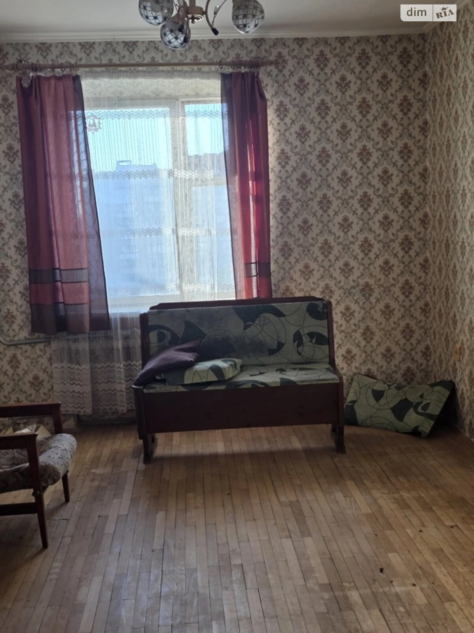 Sale: 3-room Apartment in Kulparkiv