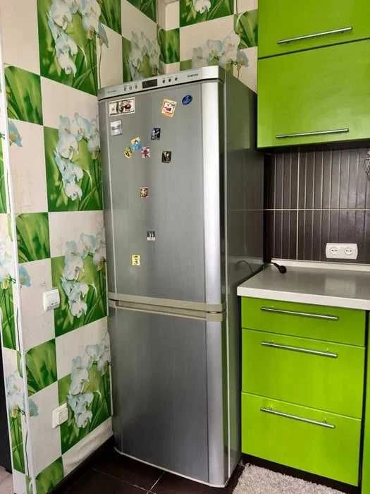 Three-room apartment with good renovation.