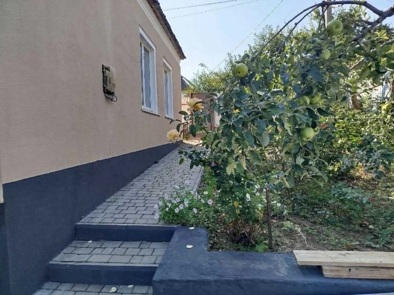 У продажу окремий будинок