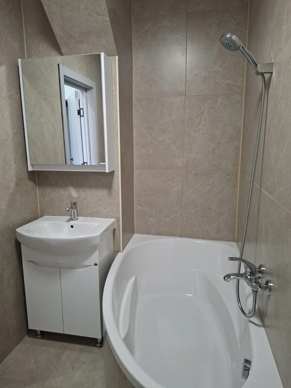 Продается новая квартира Сергея Мартина, 4б
