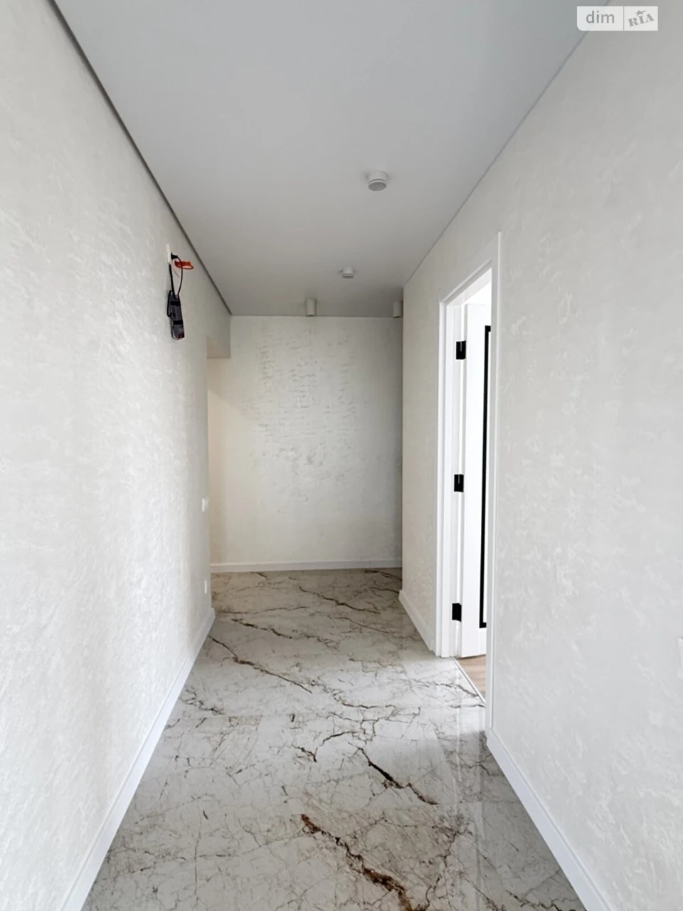 Apartment for Sale: Friendship