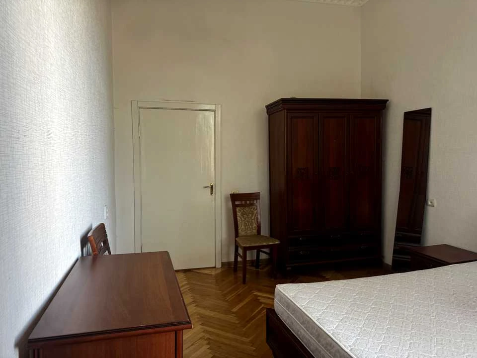 Apartment. Kyiv, Kostantynivska St.