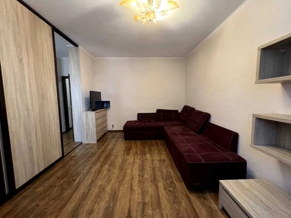 Apartment. Kyiv, Voskresenskaya St.