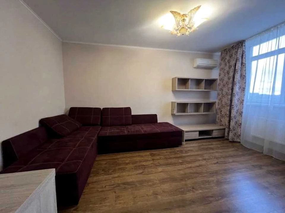 Apartment. Kyiv, Voskresenskaya St.