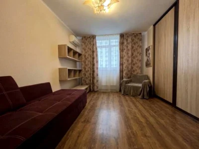 Apartment. Kyiv, Voskresenskaya St.