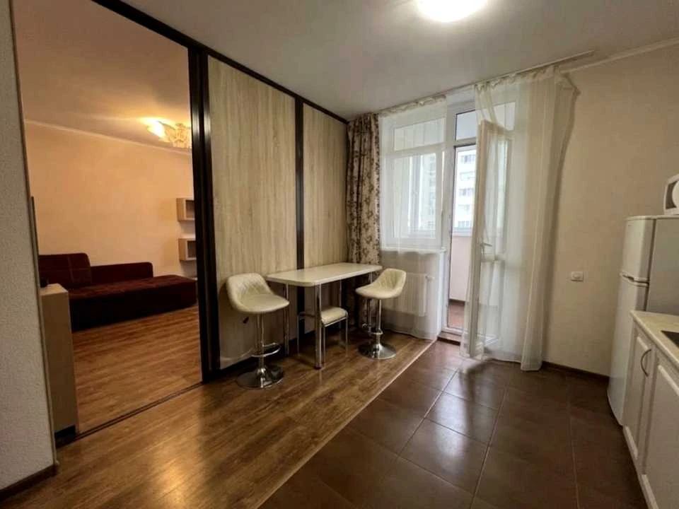 Apartment. Kyiv, Voskresenskaya St.