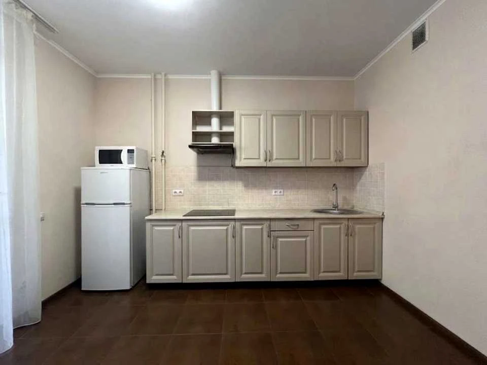 Apartment. Kyiv, Voskresenskaya St.