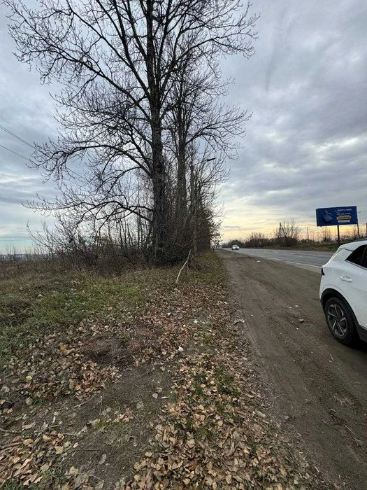 Фасадна земельна ділянка. Чудова локація на Проспекті миру.