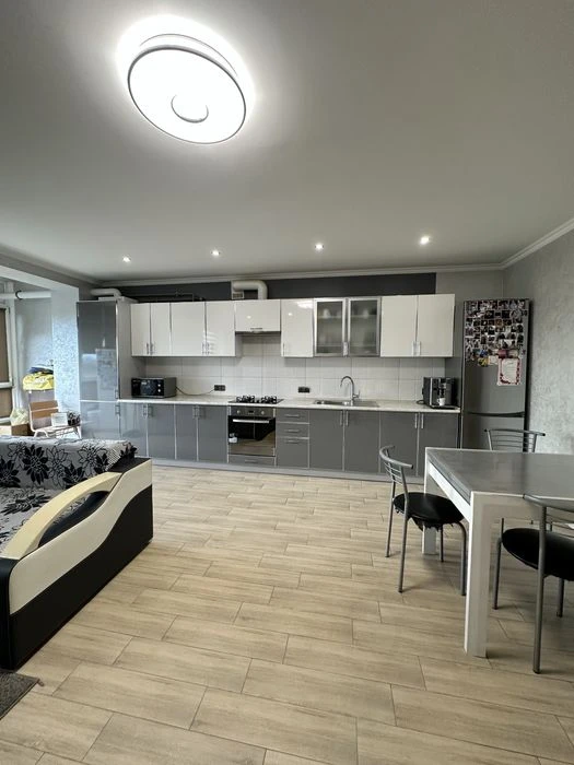 Продаю 2-ох рівневу квартру біля парку
