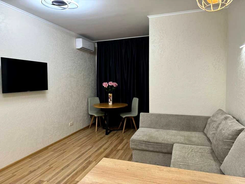Apartment. Kyiv, Kahovska St.