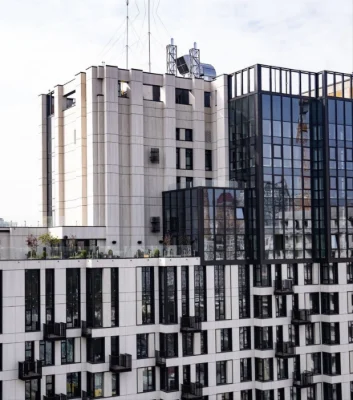 Sale of a 3-room apartment in the TRIIINITY residential complex, 100 sq m, low floor