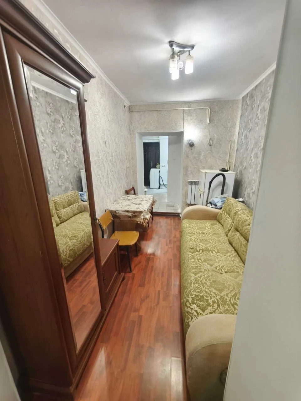 Продается квартира в центре недорого! Площад Староки́нны́й