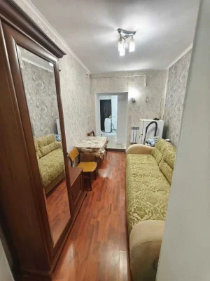 Продается квартира в центре недорого! Площад Староки́нны́й