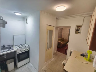 Продается квартира в центре недорого! Площад Староки́нны́й