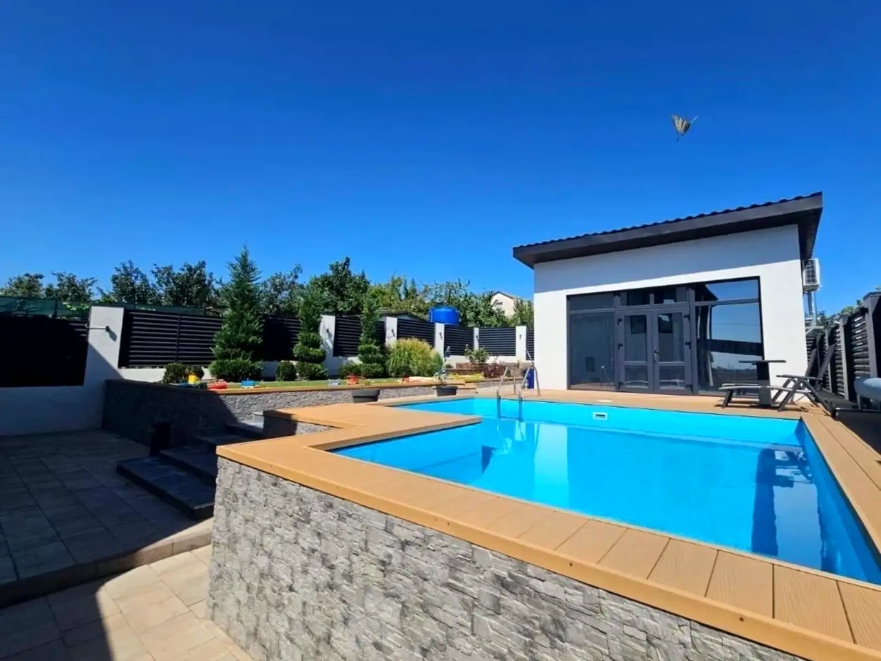 Rent house 140 m2 7 sections