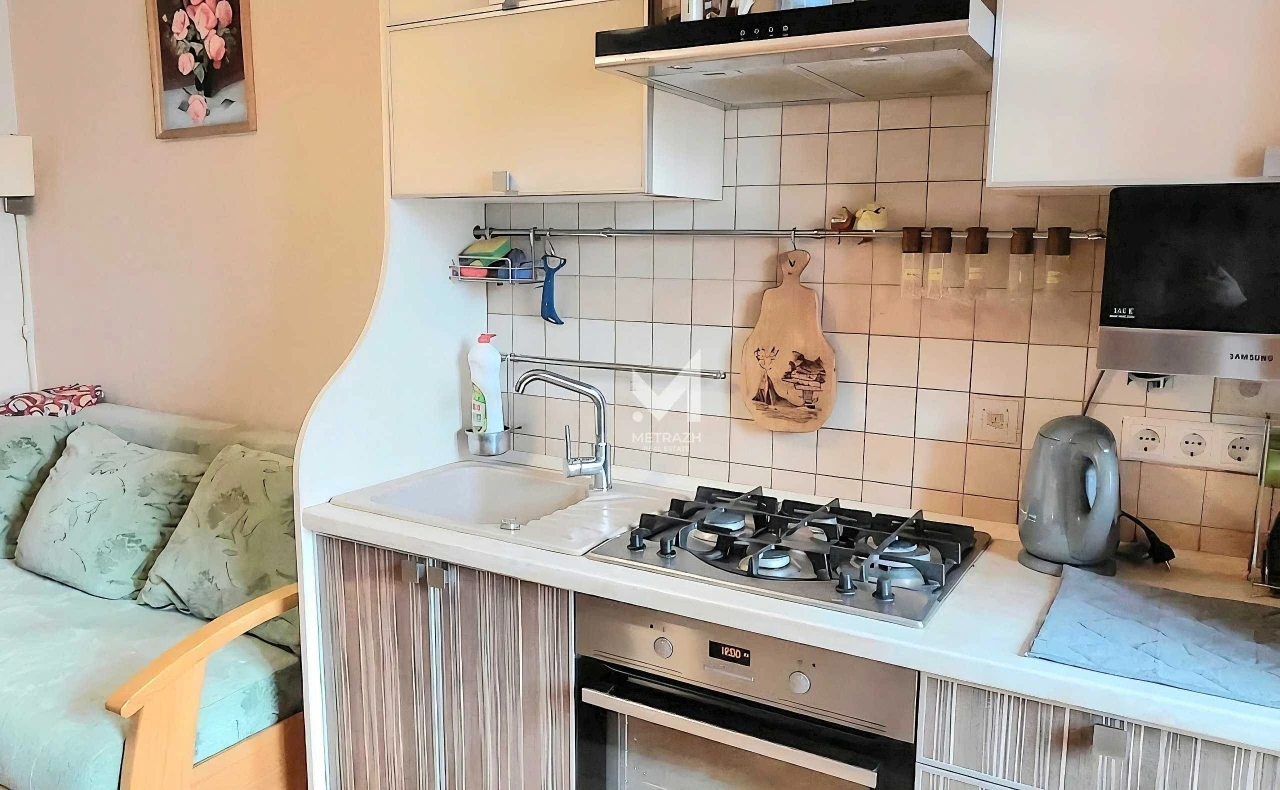 Продам 1-кімнатну квартиру з ремонтом та меблями — 45 м2 просп. Ю