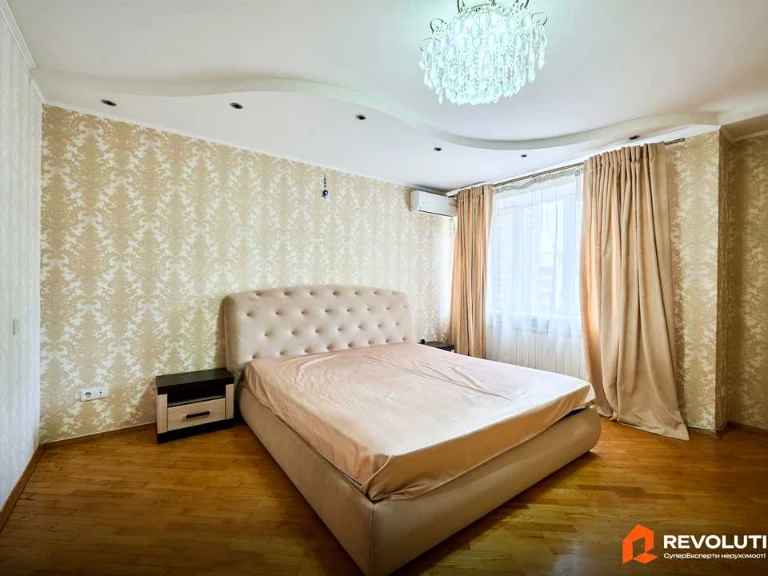 Apartment. Kyiv, Antonovycha St.