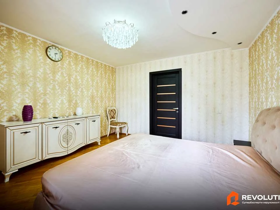 Apartment. Kyiv, Antonovycha St.