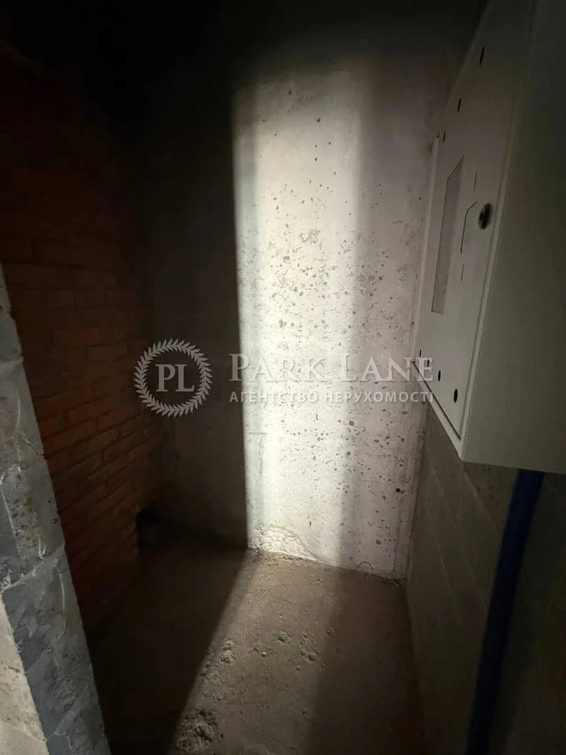 Sale of a 3-room apartment in the Seven Dniprovska Naberezhna 18-A, Darni