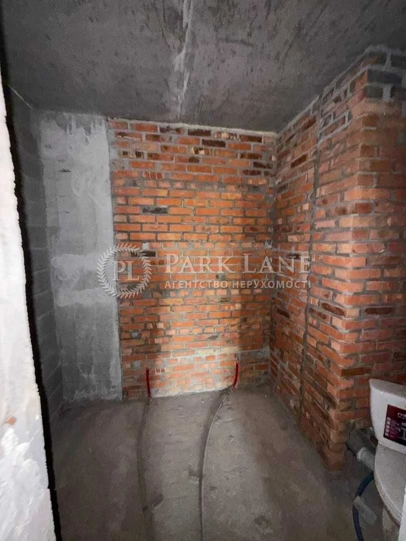 Sale of a 3-room apartment in the Seven Dniprovska Naberezhna 18-A, Darni