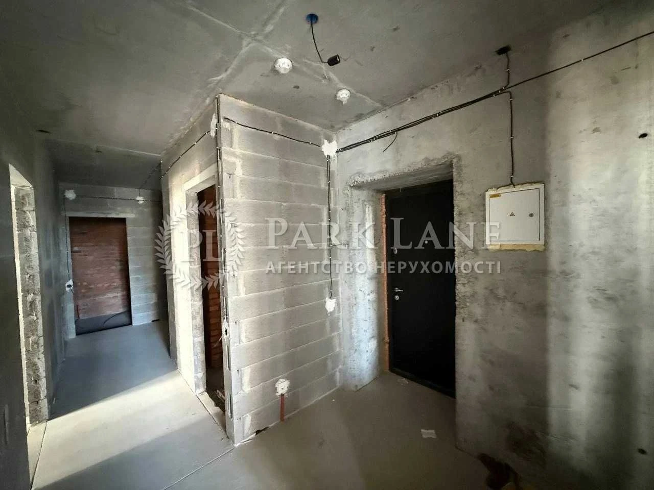 Sale of a 3-room apartment in the Seven Dniprovska Naberezhna 18-A, Darni
