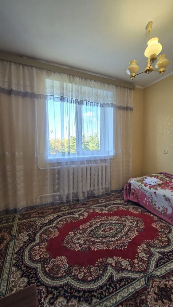 Sale of a three-room apartment in the city center !! Habitable condition, m