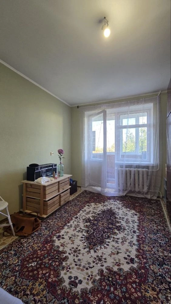 Sale of a three-room apartment in the city center !! Habitable condition, m