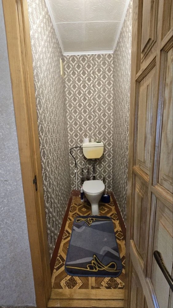Sale of a three-room apartment in the city center !! Habitable condition, m