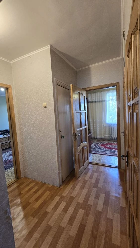 Sale of a three-room apartment in the city center !! Habitable condition, m