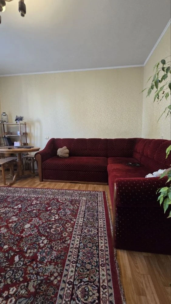 Sale of a three-room apartment in the city center !! Habitable condition, m