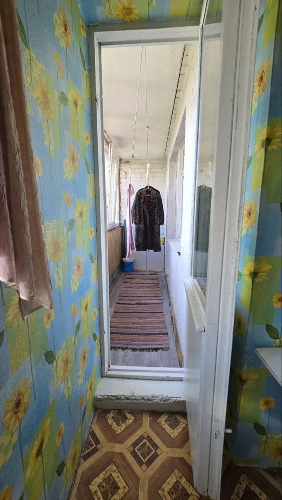 Sale of a three-room apartment in the city center !! Habitable condition, m