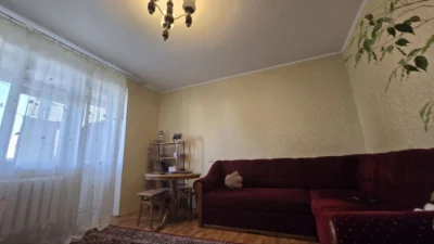 Sale of a three-room apartment in the city center !! Habitable condition, m