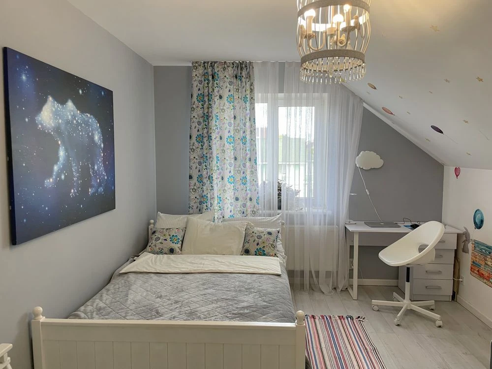 House with designer renovation, plot, well-planned layout