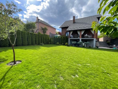 House with designer renovation, plot, well-planned layout