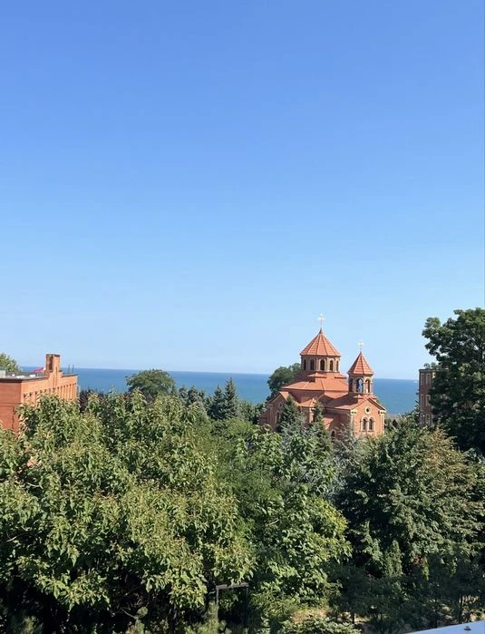 Продам шикарнейшую 2 ком.кв. на берегу моря в Аркадии с супом.