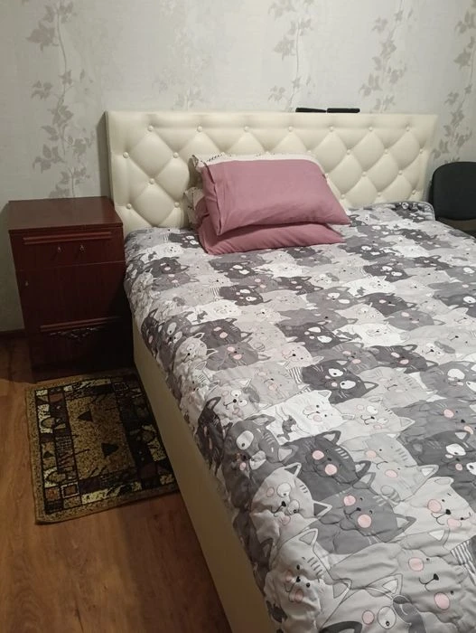 I am selling my 3-room apartment (improved) on ul Amosova 9a.