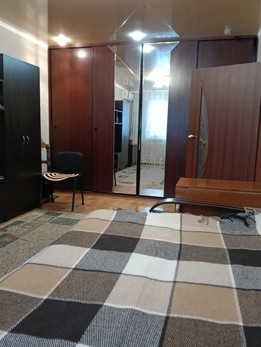 I am selling my 3-room apartment (improved) on ul Amosova 9a.