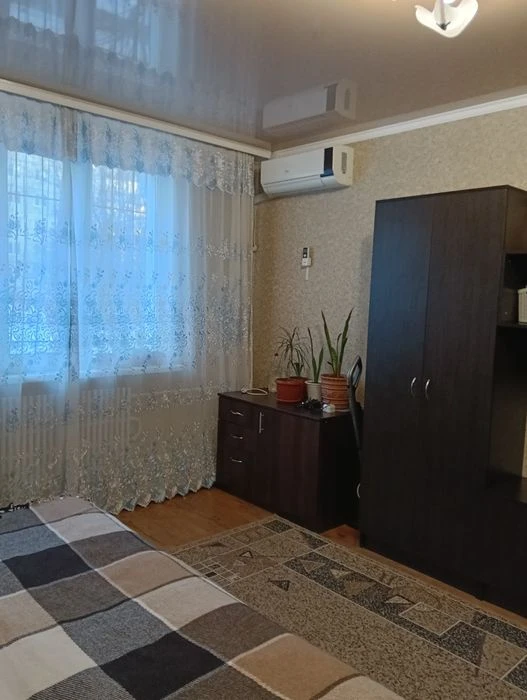 I am selling my 3-room apartment (improved) on ul Amosova 9a.