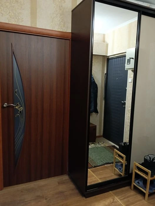 I am selling my 3-room apartment (improved) on ul Amosova 9a.
