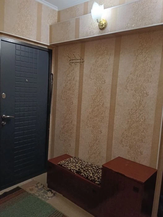 I am selling my 3-room apartment (improved) on ul Amosova 9a.