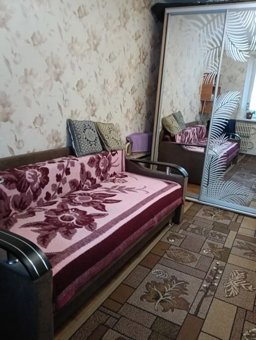 I am selling my 3-room apartment (improved) on ul Amosova 9a.
