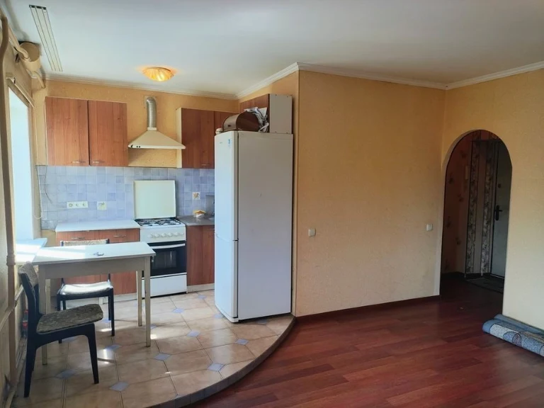 For sale 2-room apartment Solomyanskyi district Antonova Square Kosmon