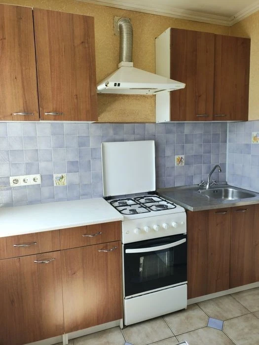 Продам 2 к. квартиру Соломенский р-н, Антонова площадь Космон.