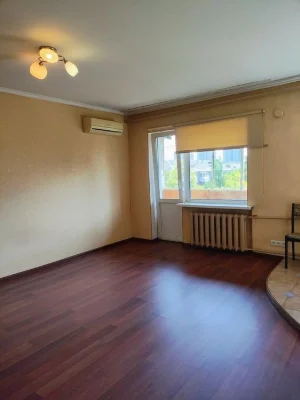 Продам 2 к. квартиру Соломенский р-н, Антонова площадь Космон.