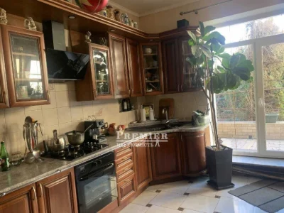 Просторий будинок на Невського, 230 м² | Ділянка 11 соток
