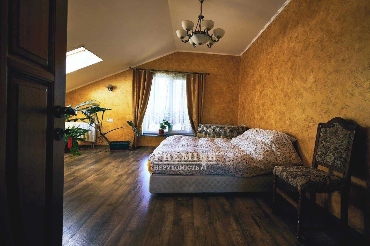 Просторий будинок на Невського, 230 м² | Ділянка 11 соток
