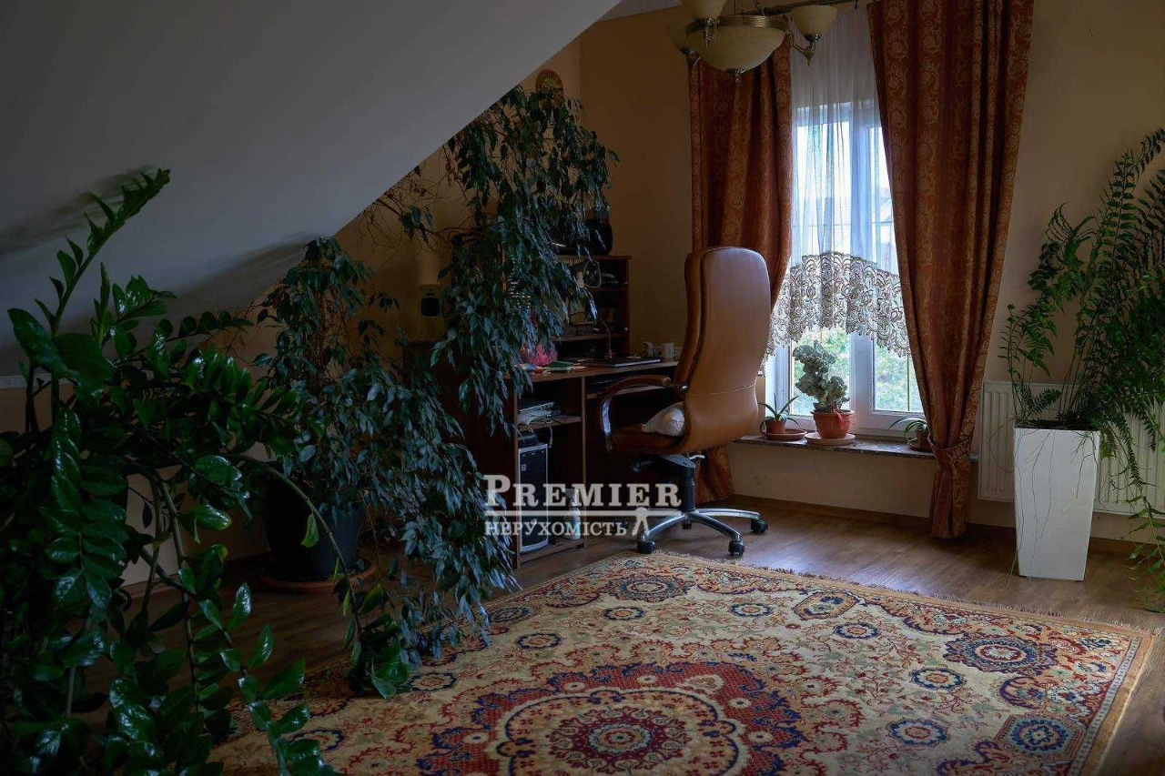 Просторий будинок на Невського, 230 м² | Ділянка 11 соток